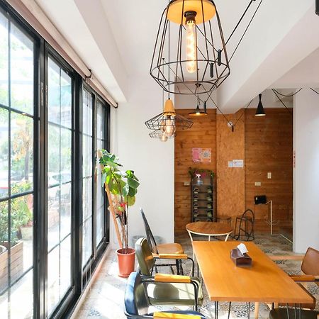 Re+Wood Guesthouse Tainan Eksteriør bilde