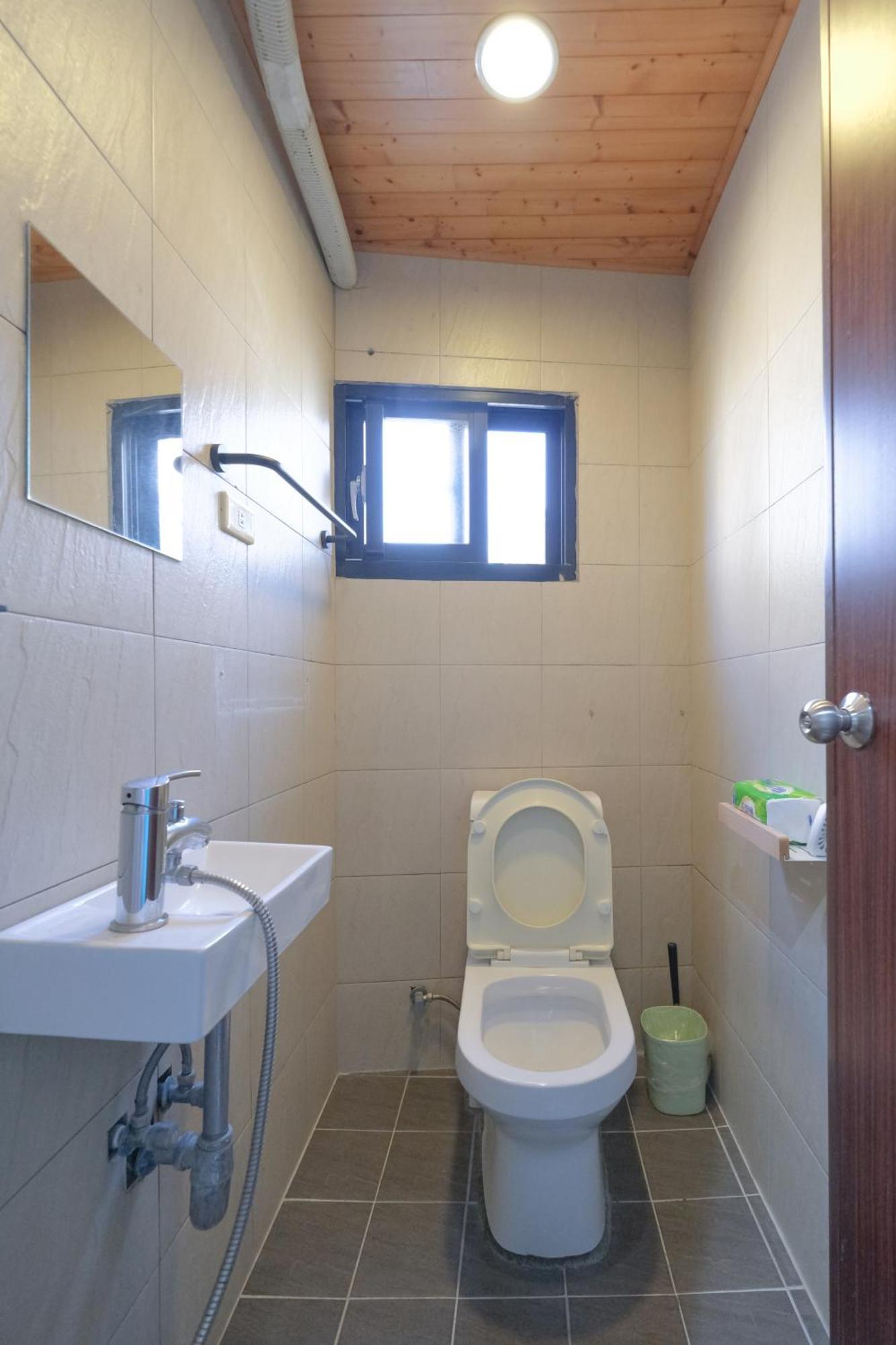 Re+Wood Guesthouse Tainan Eksteriør bilde