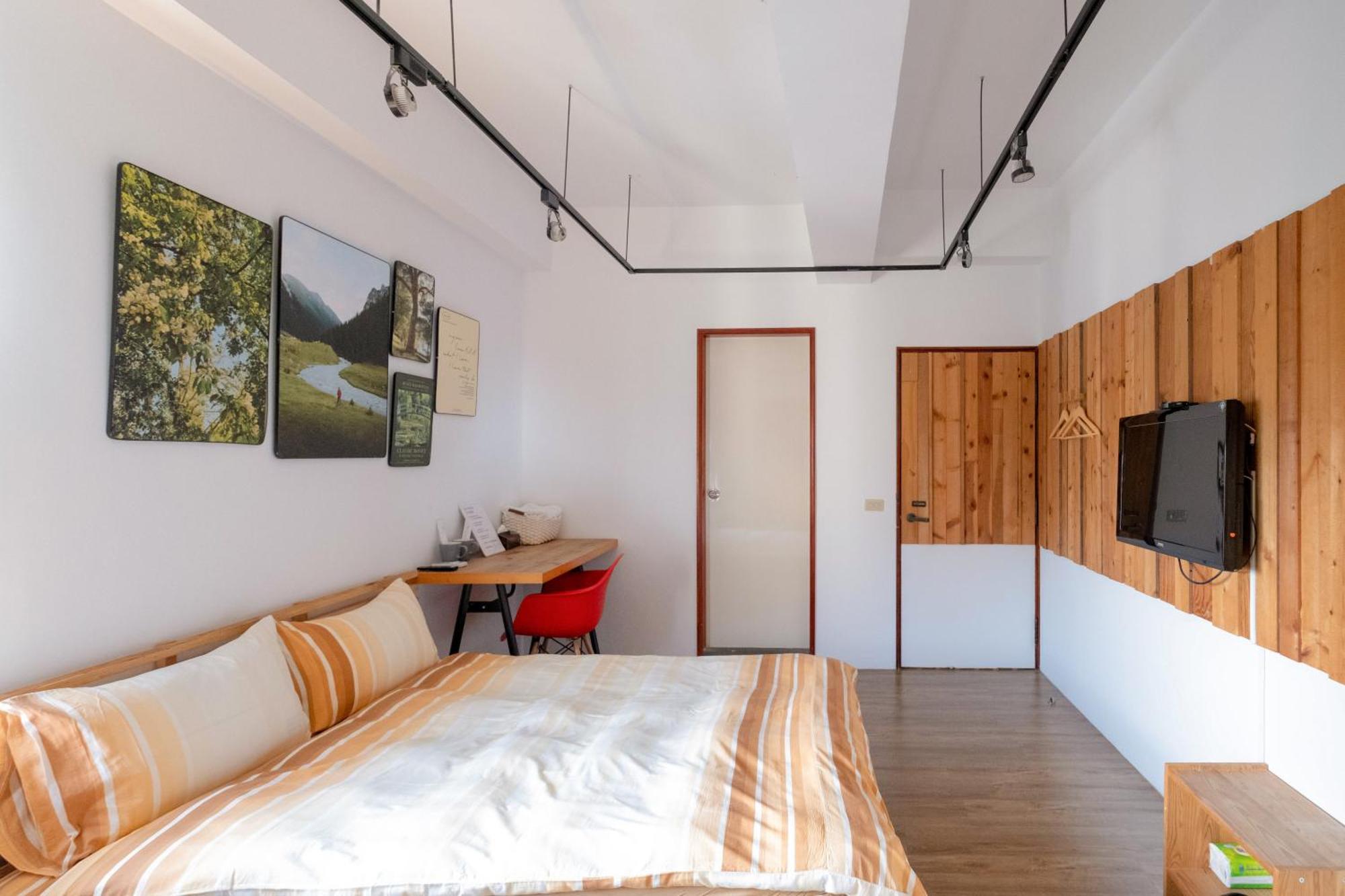 Re+Wood Guesthouse Tainan Eksteriør bilde