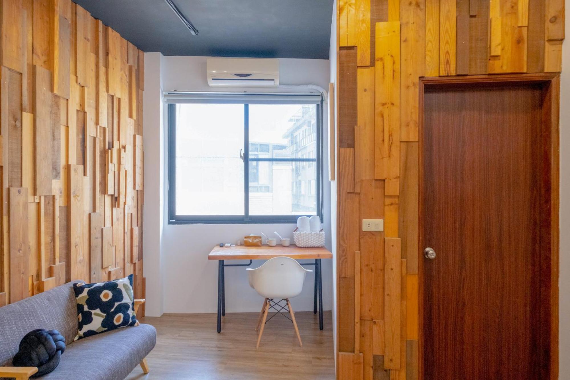 Re+Wood Guesthouse Tainan Eksteriør bilde